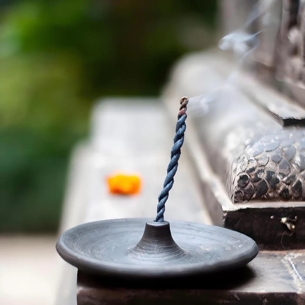 Himalayan Serenity: Stupa Handmade Rope Incense (8 ropes per pack) - Image 3